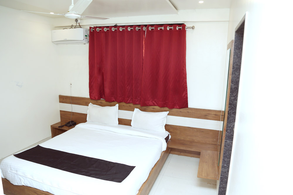 New Vaishnavi Hote - Classic Room